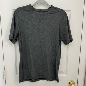 Lululemon Men’s Catalyst Short Sleeve Shirt Size Small Heather Gray Athletic